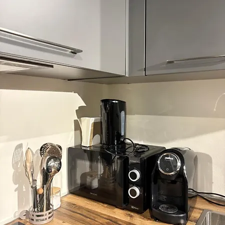 Portico 83 Guest house