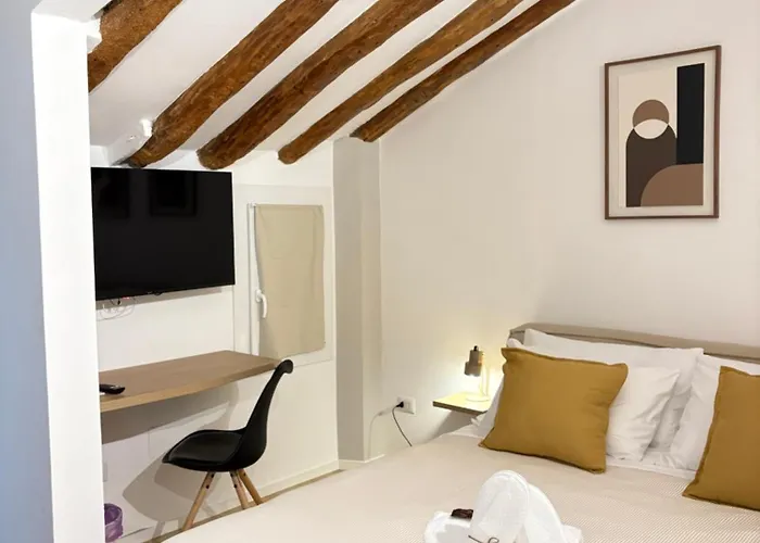 Portico 83 * Bologna