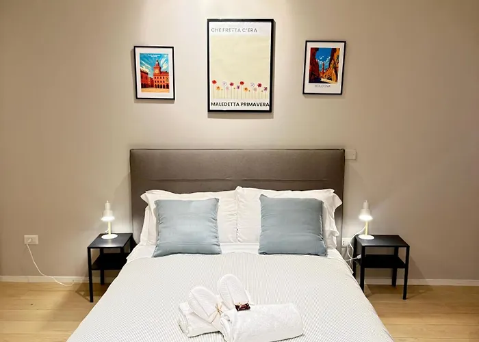 Portico 83 * Bologna