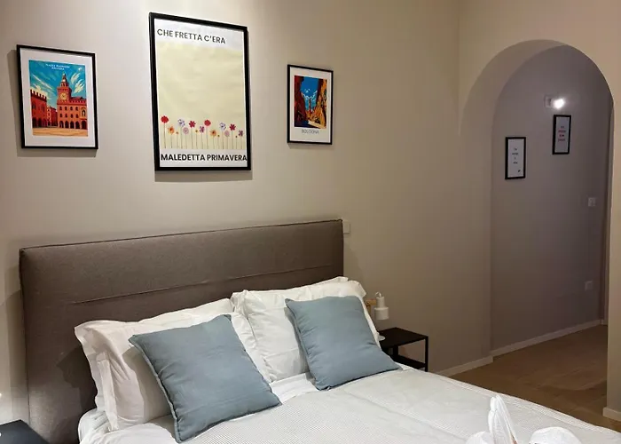Portico 83 *