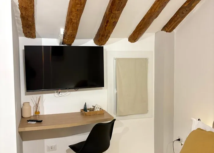 Portico 83 Gæstehus *