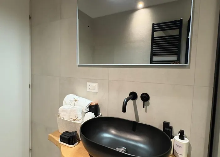 Portico 83 בית הארחה